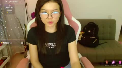 Snapshot of azu_chan chatting on 05/05/26, 11:57 Azu online show from 05/05/26, 11:57