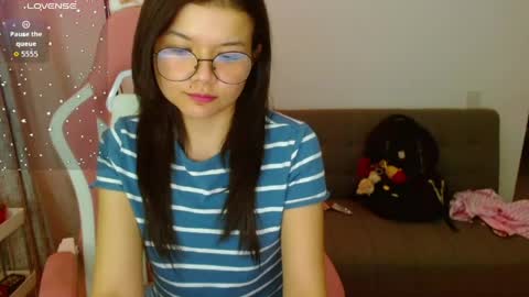 Snapshot of azu_chan chatting on 05/06/26, 11:54 Azu online show from 05/06/26, 11:54