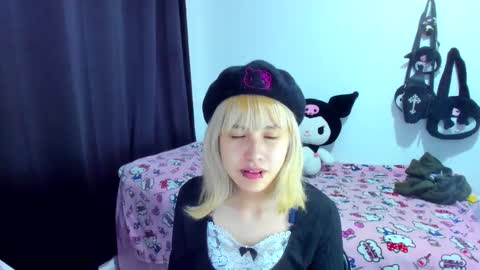 Azu Moure online show from 11/22/25, 04:33