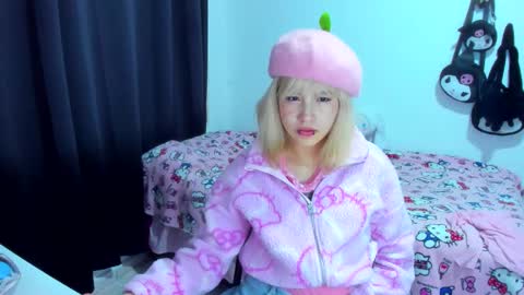 Azu Moure online show from 11/27/25, 02:46