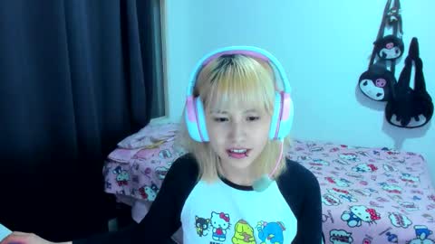 Azu Moure online show from 12/04/25, 04:33