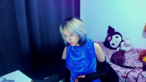 Snapshot of azu_moure chatting on 07/26/26, 10:38 Azu Moure online show from 07/26/26, 10:38
