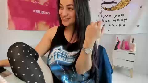 Snapshot of azucenaxxxgp chatting on 10/15/25, 02:50 Azucena R online show from 10/15/25, 02:50