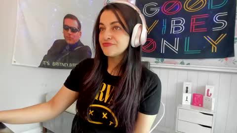 Snapshot of azucenaxxxgp chatting on 10/18/25, 03:13 Azucena R online show from 10/18/25, 03:13