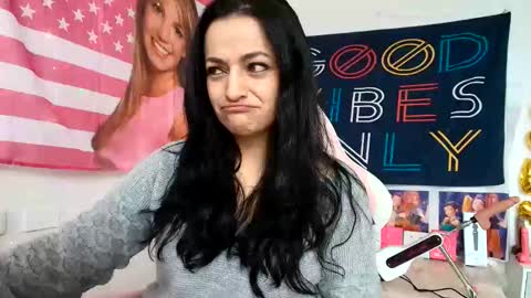 Azucena R online show from 06/05/26, 03:29