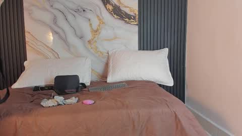  HONEY AZUL   online show from 11/22/25, 10:25