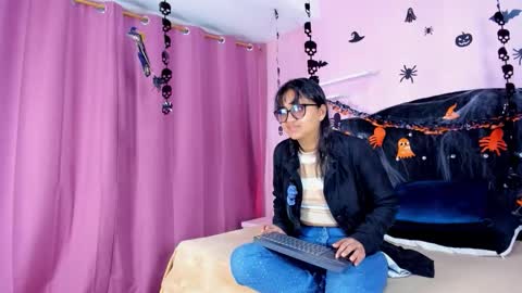 Snapshot of azul_moon chatting on 10/20/25, 03:40 azul_moon online show from 10/20/25, 03:40
