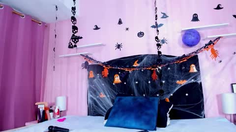 Snapshot of azul_moon chatting on 10/22/25, 04:13 azul_moon online show from 10/22/25, 04:13