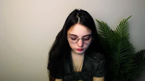 azumi_chan_ online show from 12/04/25, 11:02