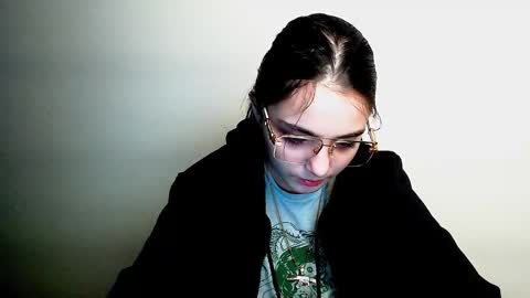 azumi_chan_ online show from 12/21/25, 03:24