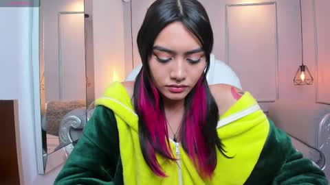 Azura online show from 03/11/25, 07:25