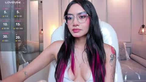 Azura online show from 09/25/25, 07:50