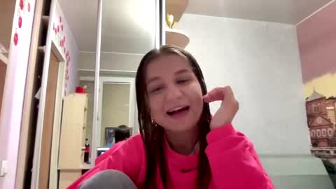 Snapshot of azzieheberly chatting on 07/12/26, 05:04 Niki online show from 07/12/26, 05:04