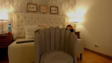 Anny online show from 10/13/25, 01:22