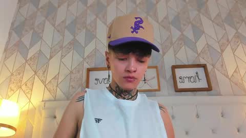 Anny online show from 04/17/26, 04:04