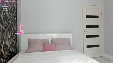 Monica online show from 04/11/26, 02:38