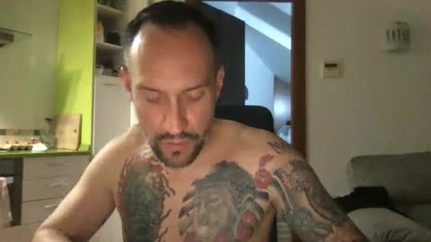 Snapshot of babakeror chatting on 06/10/26, 11:03 BKR online show from 06/10/26, 11:03