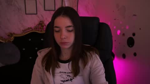 Snapshot of babe_dollie chatting on 04/28/26, 06:29 Babe online show from 04/28/26, 06:29