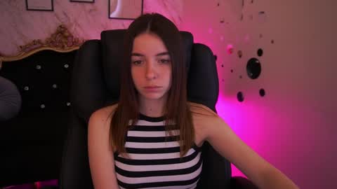 Snapshot of babe_dollie chatting on 05/14/26, 06:42 Babe online show from 05/14/26, 06:42