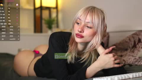 Snapshot of babeholly chatting on 03/11/25, 05:57 Hey  Im your angel Holly online show from 03/11/25, 05:57