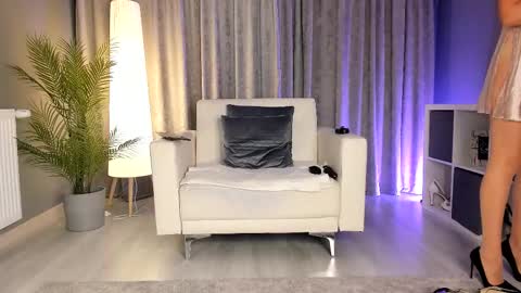 Lisa online show from 09/18/25, 04:03