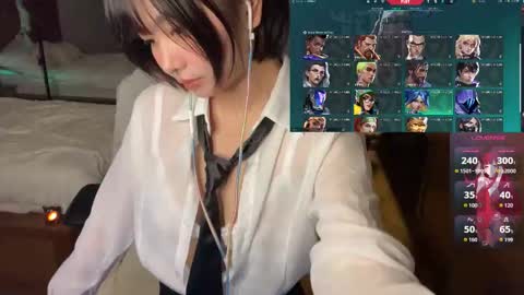 Snapshot of babiej_ chatting on 10/22/25, 06:40 Jialyn online show from 10/22/25, 06:40