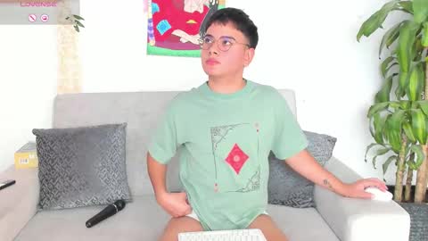 Snapshot of baby_angel_19 chatting on 11/20/25, 02:17 Anngel online show from 11/20/25, 02:17