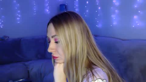 Snapshot of baby_hottye chatting on 02/08/25, 09:25 Diva x online show from 02/08/25, 09:25