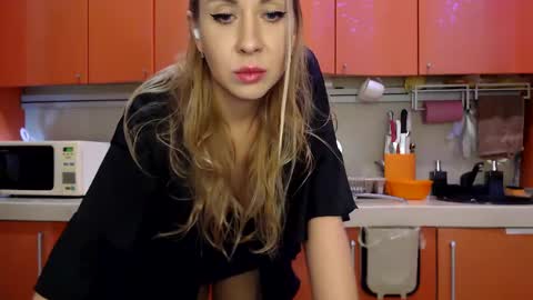 Snapshot of baby_hottye chatting on 02/13/25, 06:59 Diva x online show from 02/13/25, 06:59