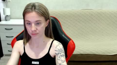 baby_kitte online show from 10/11/25, 09:52