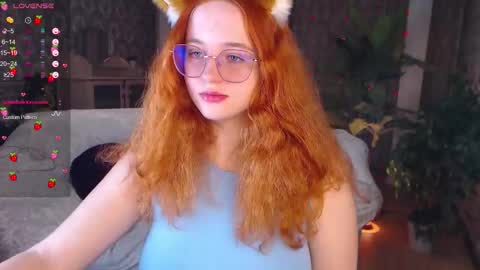 Snapshot of baby_little_fox chatting on 10/18/25, 11:44 baby_little_fox online show from 10/18/25, 11:44