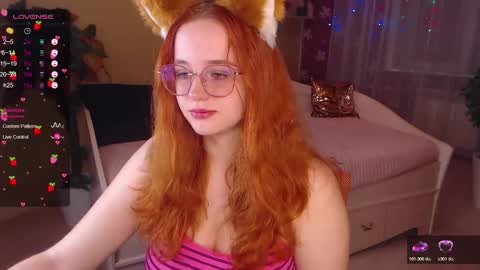 Snapshot of baby_little_fox chatting on 10/22/25, 11:43 baby_little_fox online show from 10/22/25, 11:43