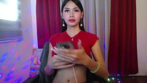 Snapshot of baby_love143 chatting on 07/22/26, 01:52 sky online show from 07/22/26, 01:52