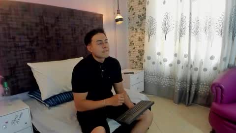 baby West online show from 03/08/26, 07:28