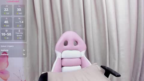 Snapshot of babyabril18 chatting on 11/07/25, 10:32 Karla online show from 11/07/25, 10:32