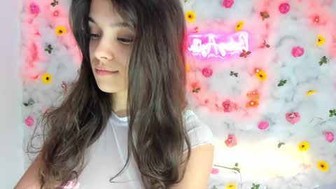 Snapshot of babyaylin chatting on 01/21/25, 08:41 Aylin  online show from 01/21/25, 08:41