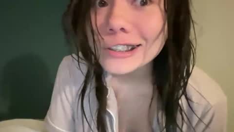 ava online show from 04/15/26, 04:30