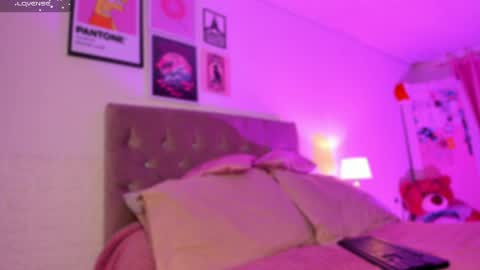 Snapshot of babychaos_ chatting on 05/17/26, 12:52 Mariana online show from 05/17/26, 12:52