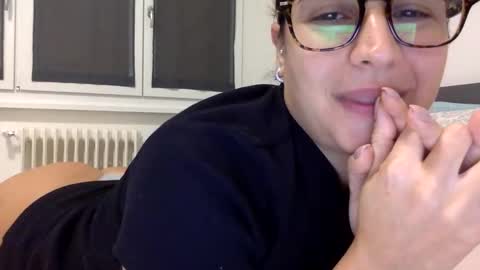 Snapshot of babyelodie12 chatting on 10/10/25, 11:20 BabyElodie12 online show from 10/10/25, 11:20