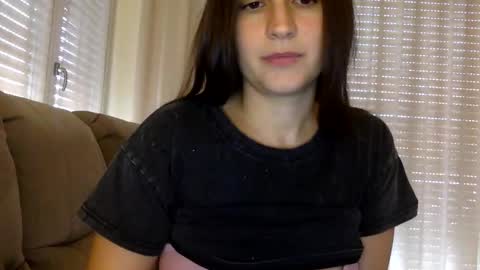 Snapshot of babyelodie12 chatting on 10/29/25, 12:18 BabyElodie12 online show from 10/29/25, 12:18