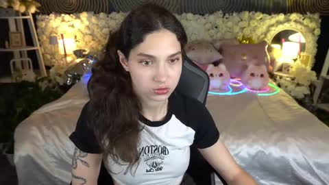 Snapshot of babyflowerr chatting on 05/18/26, 07:09 Sasha online show from 05/18/26, 07:09
