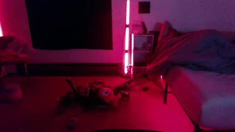 babyhawk88888 online show from 11/19/25, 08:47