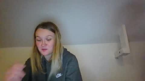 babykay03 online show from 10/31/25, 02:45