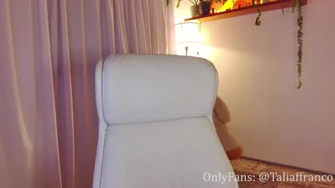 Snapshot of babyprincesstalia chatting on 05/20/26, 01:01 Talia online show from 05/20/26, 01:01