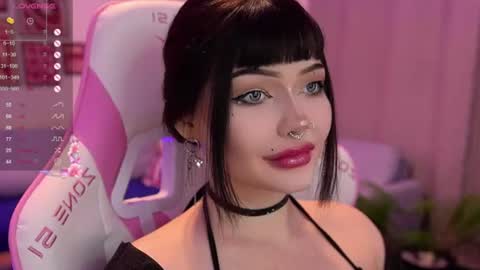 Snapshot of babyroxynill chatting on 06/17/26, 11:38 Nika online show from 06/17/26, 11:38
