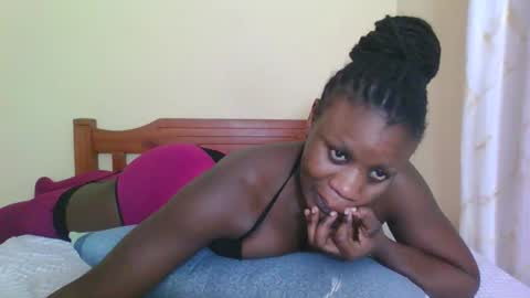 Snapshot of babyrozillah chatting on 05/12/26, 07:00 PRISCILLAH online show from 05/12/26, 07:00
