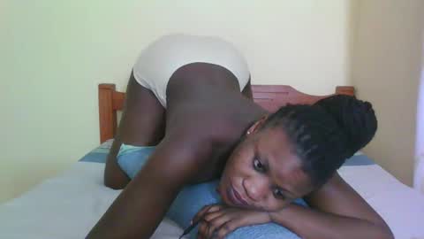 Snapshot of babyrozillah chatting on 05/17/26, 09:00 PRISCILLAH online show from 05/17/26, 09:00