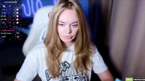 Snapshot of bad_girl009 chatting on 09/15/25, 06:19 Lin online show from 09/15/25, 06:19