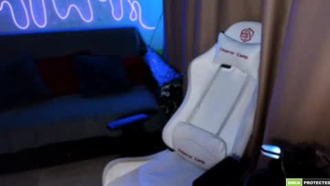 Snapshot of bad_girl009 chatting on 10/06/25, 05:21 Lin online show from 10/06/25, 05:21