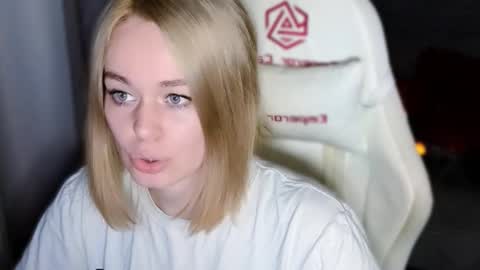 Snapshot of bad_girl009 chatting on 10/26/25, 01:22 Lin online show from 10/26/25, 01:22